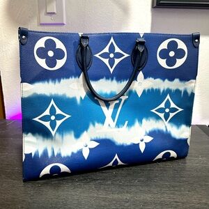 Louis Vuitton Onthego leather tote Blue, Leather